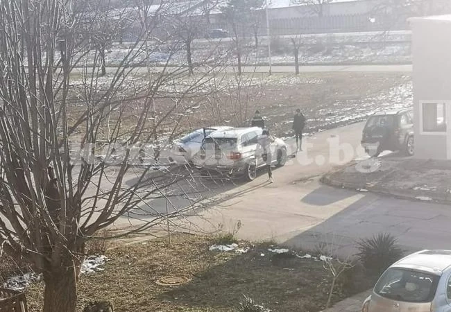 Шофьори изкривиха ламарините в \