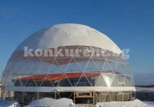 Търсят се желаещи да презимуват в модерен дом с купол от стъкло