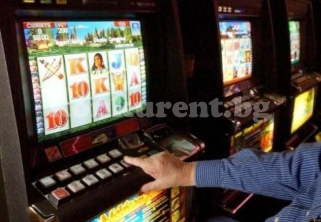 Обявиха за издирване хулиган, потрошил машина в игрална зала в Бяла Слатина