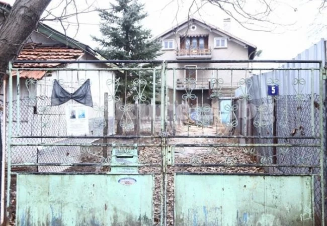 Какво се случва в Къщата на ужасите 2 години след шесторното убийство в Нови Искър СНИМКИ