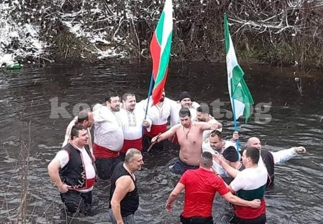 Ледено мъжко хоро извиха във Вършец
