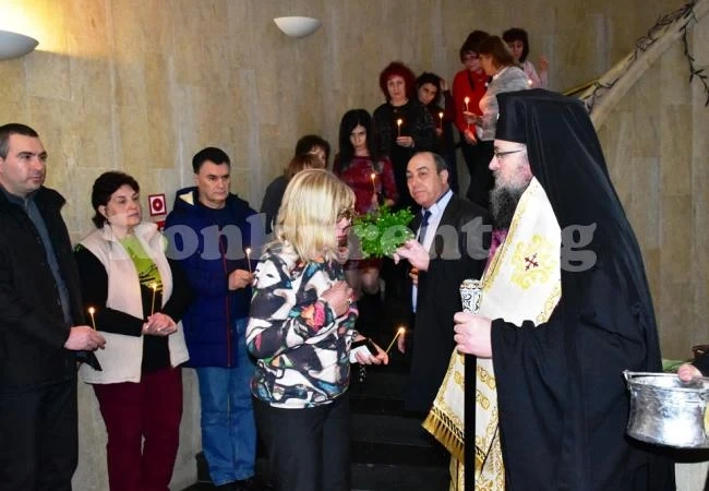 Григорий отслужи водосвет в НОИ-Враца СНИМКИ