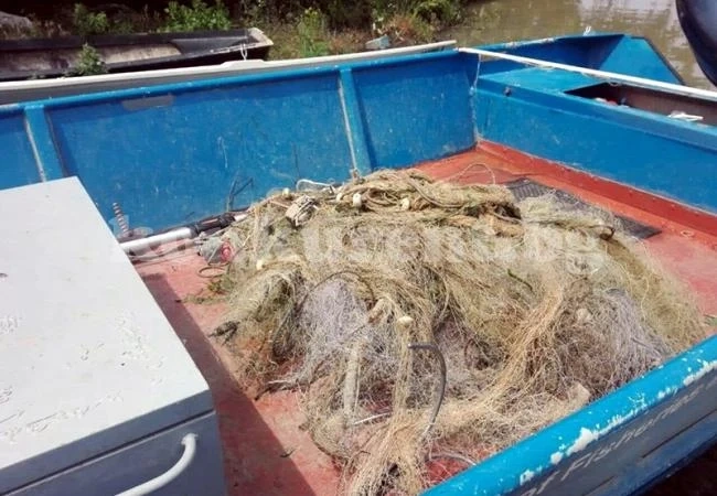 Удариха с 1 500 лева глоба бракониер и му взеха лодката