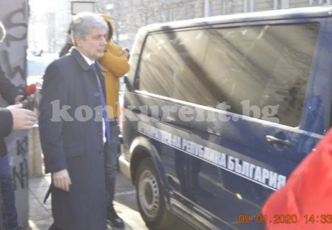 Задържаха министър Нено Димов