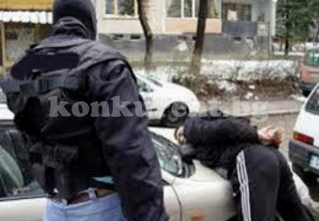 Закопчаха за 24 часа мъж от Лом, крил в ръкава на якето си незаконен пистолет