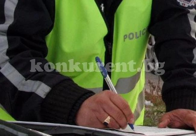 Спипаха пенсионер без книжка, седнал зад волана