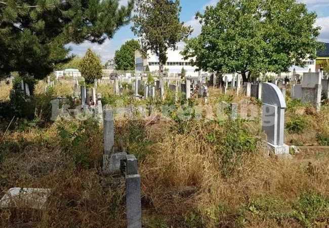Каменов бори проблемите в гробищата във Враца с нова наредба