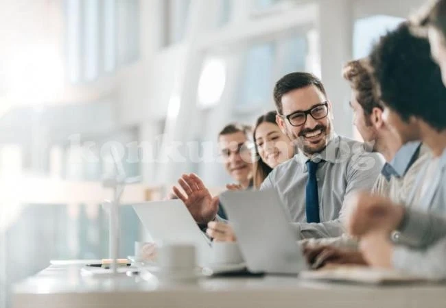 Мъжете са два пъти по-емоционални на работното място