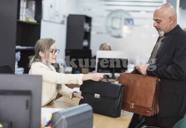 Тайни клиенти ще дебнат чиновниците