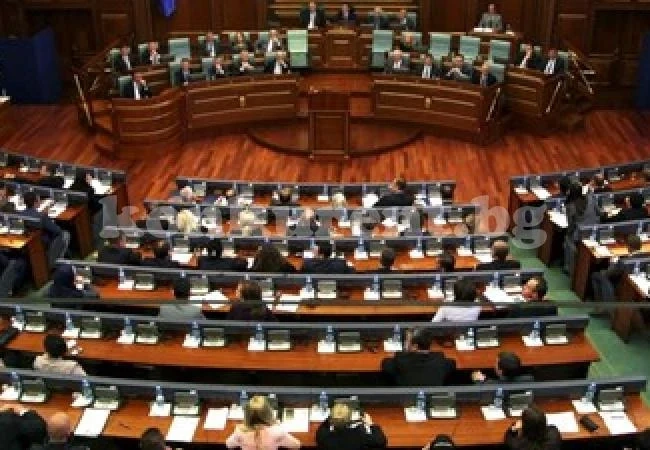 Мъж се самоуби пред сръбския парламент