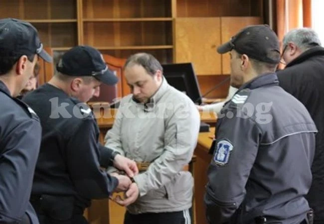 Съдят компютърен специалист от Велинград убил баба си и пребил майка си