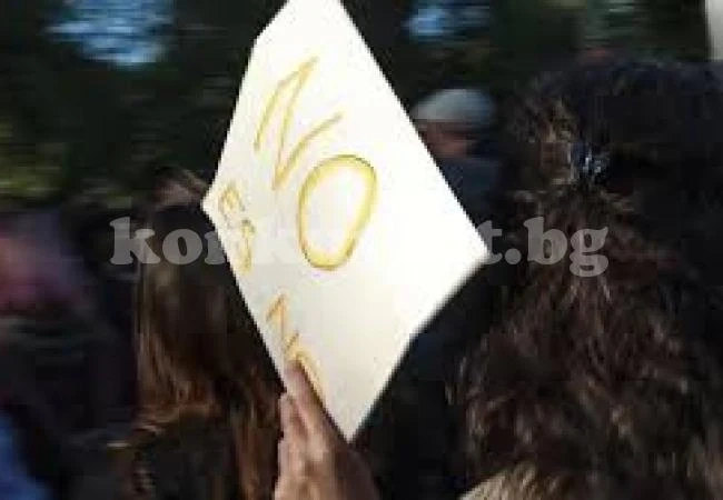 17-годишна, изнасилвана в продължение на месец от 20 души, претърпя психически срив