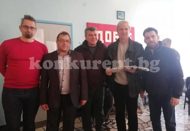 Бонония триумфира на мемориала в Макреш
