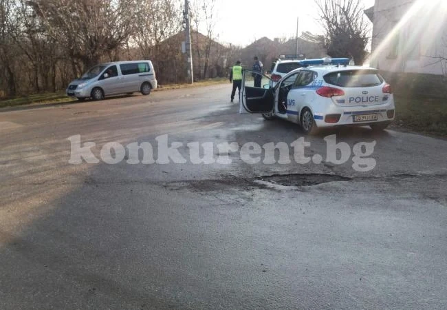Полиция заварди пътищата в Малорад, проверяват наред СНИМКИ