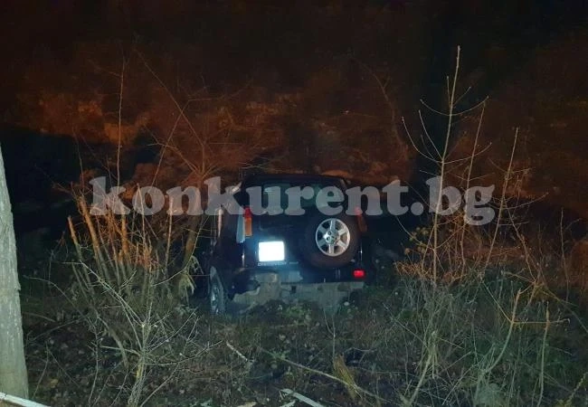 Зрелище край Вратцата, шофьор скочи с джип в река Лева СНИМКИ