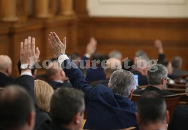 Вотът на недоверие не успя, кабинетът остава