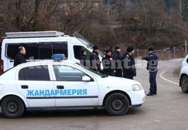 Полиция окупира шосетата в Монтанско