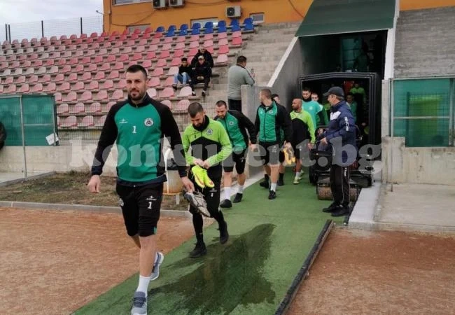 Първа Атомна започна с 21 играчи и водосвет