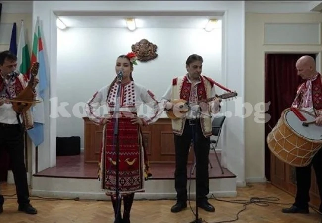 Солистите на Фолклорна формация \