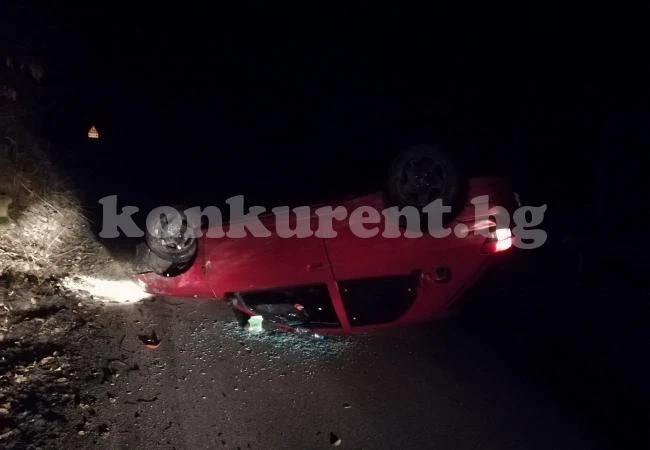 Кола се обърна по таван след тежка катастрофа край Бяла Слатина