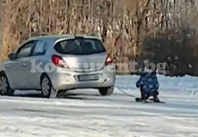 Потресаващо! Родители завързаха за кола дете на шейна