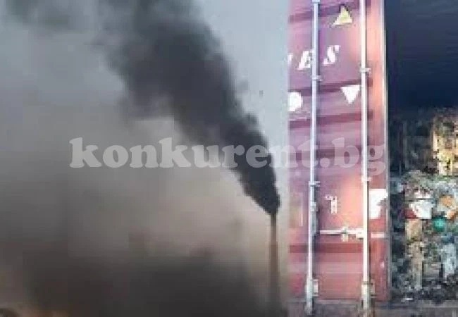 Хванаха в крачка шивашка фирма от Враца, горяла стари мебели 