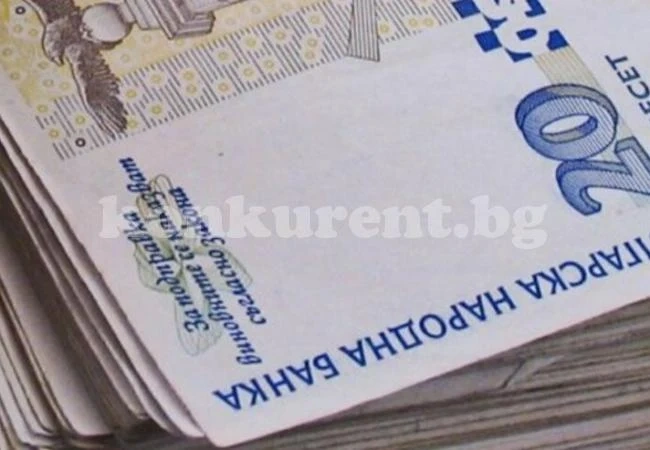 БНБ: Богатите увеличават спестяванията си, бедните закриват сметки