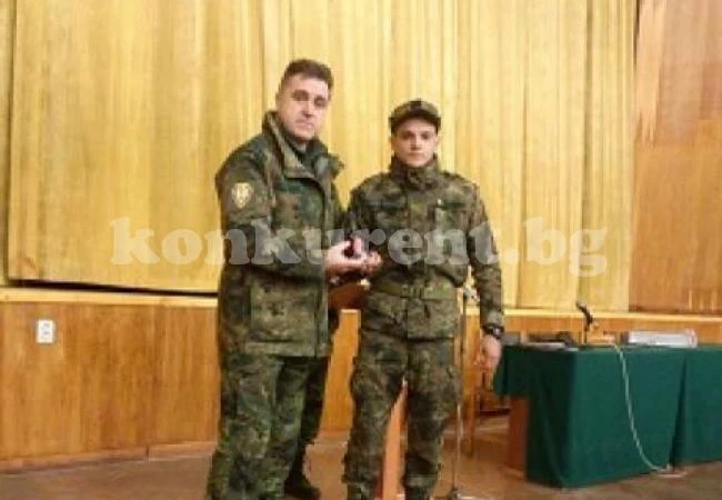 Наградиха курсант, спасил жена от горящ автомобил