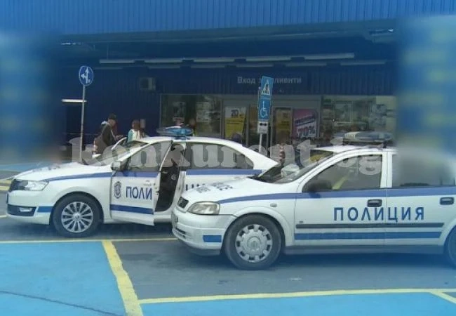 Блокираха Враца заради въоръжен обир в \
