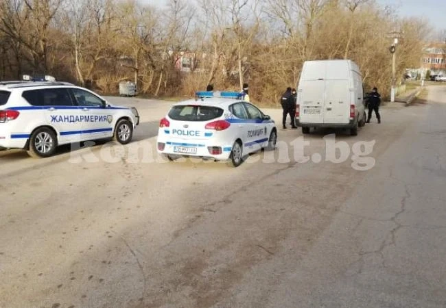 Ясно е какво свършиха ченгетата при специализираната операция в Търнак