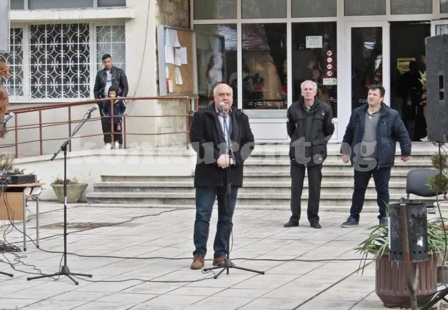 Избраха най-доброто вино на Зарезан във Вършец