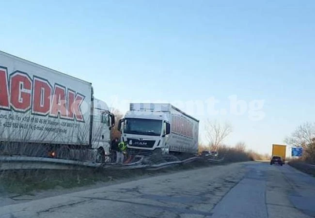 Катастрофа бави трафика по Е79 СНИМКИ