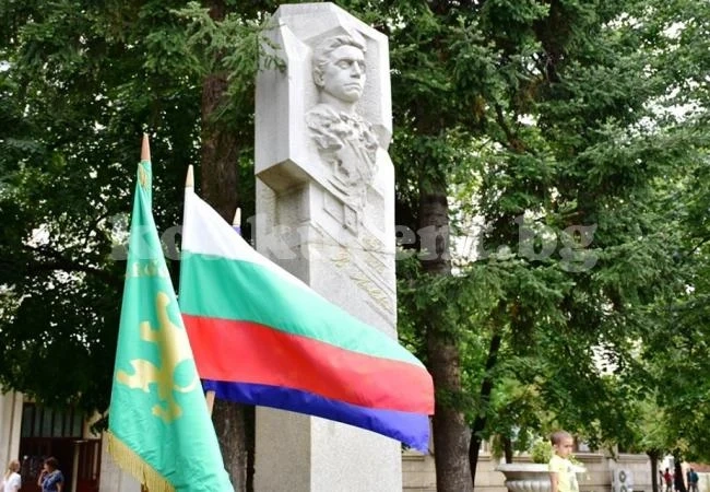 Враца се прекланя пред паметта на Апостола