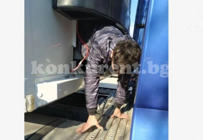 Задържаха 15 незаконни мигранти на Дунав мост 2