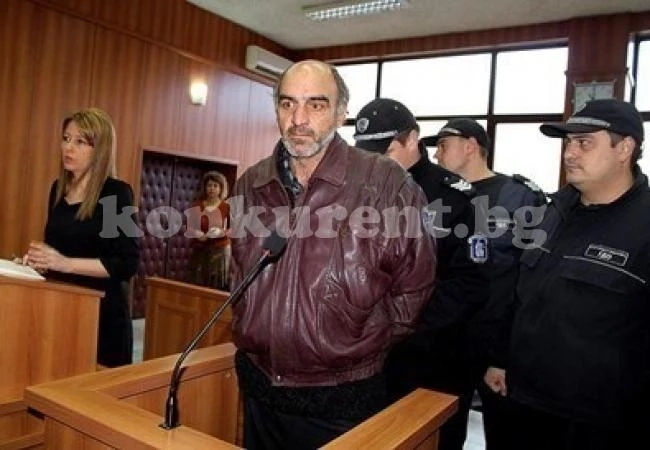 Окончателно: 20 г. затвор за баща, залял сина си с бензин и го запалил