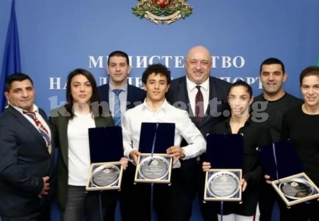 Министър Кралев награди Мими и другите медалисти от Рим
