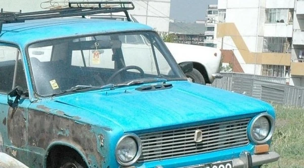 Спряха мъж, давал газ на нередовен „Москвич“
