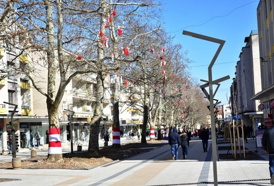 Мартеници украсиха централната пешеходна зона във Враца