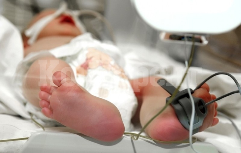 21-годишна майка прати бебето си в кома