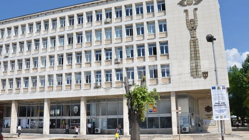 Община Мездра обновява сгради по Оперативна програма \