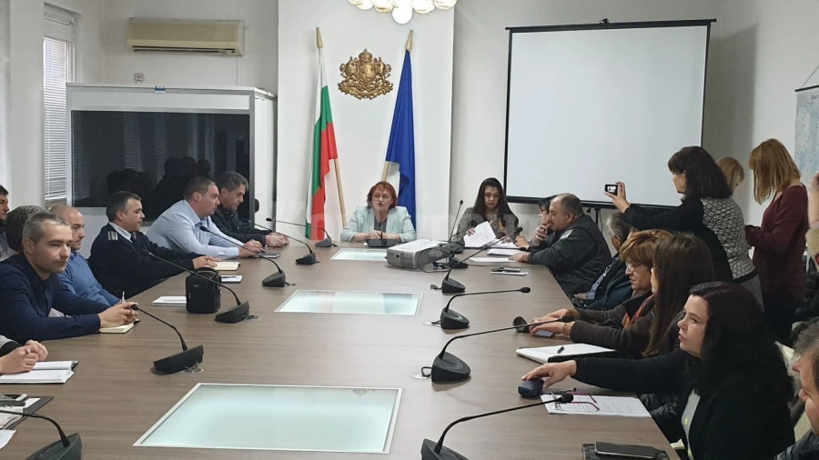 Във Враца заседаваха заради коронавируса, а пандемичен грип поваля децата едно след друго
