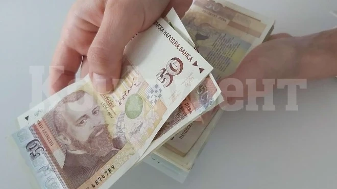 Възстановиха на работа полицай, трупал заеми от свои съседи