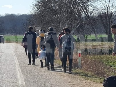 Двоен ужас в Северна Гърция - натиск от бежанци и коронавирус СНИМКИ и ВИДЕО