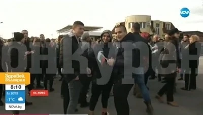 Жители на плевенски села блокират пътища срещу тол системата