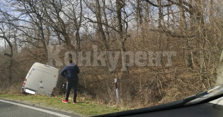 69-годишен шофьор се озова в канавката, прилошало му
