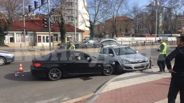 Адски инцидент с черно БМВ и бебе ВИДЕО