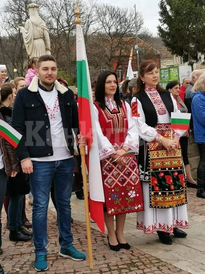 Кмет облече народна носия на 3-ти март