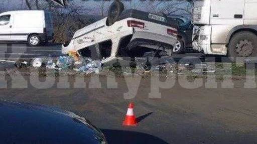 На градус! Пиян шофьор заби колата си в ТИР на кръстовище в Зверино