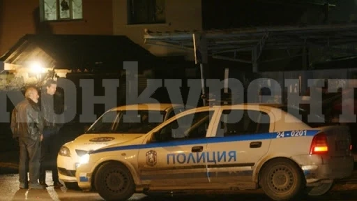 Двама бандити нахлуха в дома на мъж, заплашиха да го изселят и го обраха