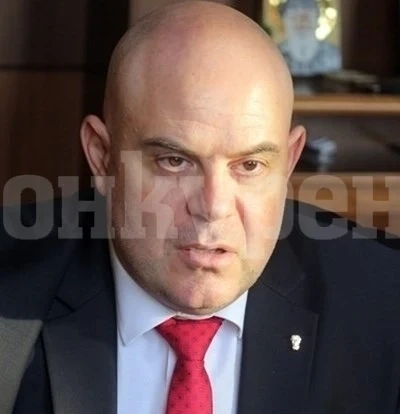 Конституционният съд допусна искането на Гешев за имунитета на президента